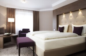Suite (Turm) | Hypoallergeen beddengoed, donsdekens, een minibar, een kluis op de kamer