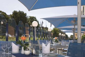 Terrace/patio - Radisson Hotel Fürst Leopold Dessau (Dessau-Rosslau)