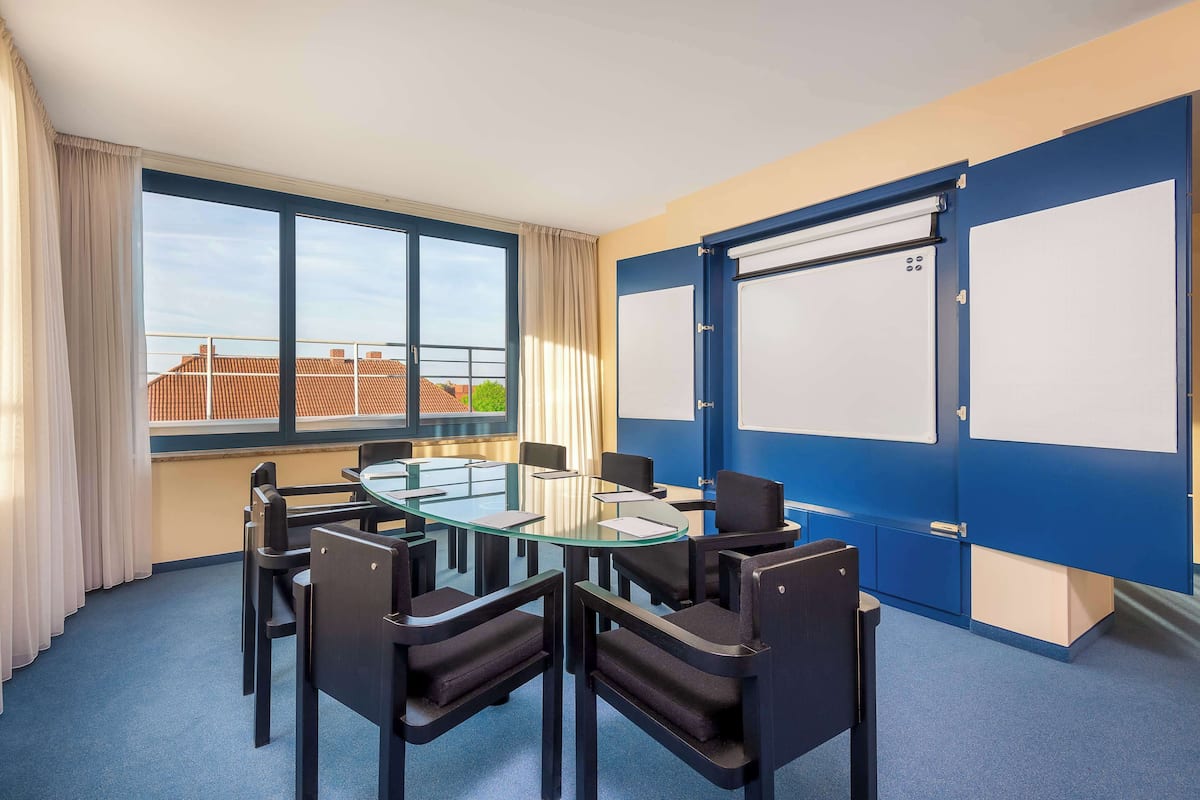 Suite, 1 Bedroom | Hypo-allergenic bedding, down duvets, in-room safe, desk