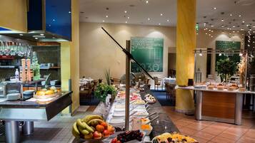 Tägliches Frühstücksbuffet (20 EUR pro Person)