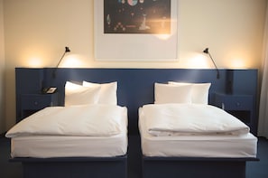 Business Room (Class) | Hypo-allergenic bedding, down duvets, in-room safe, desk