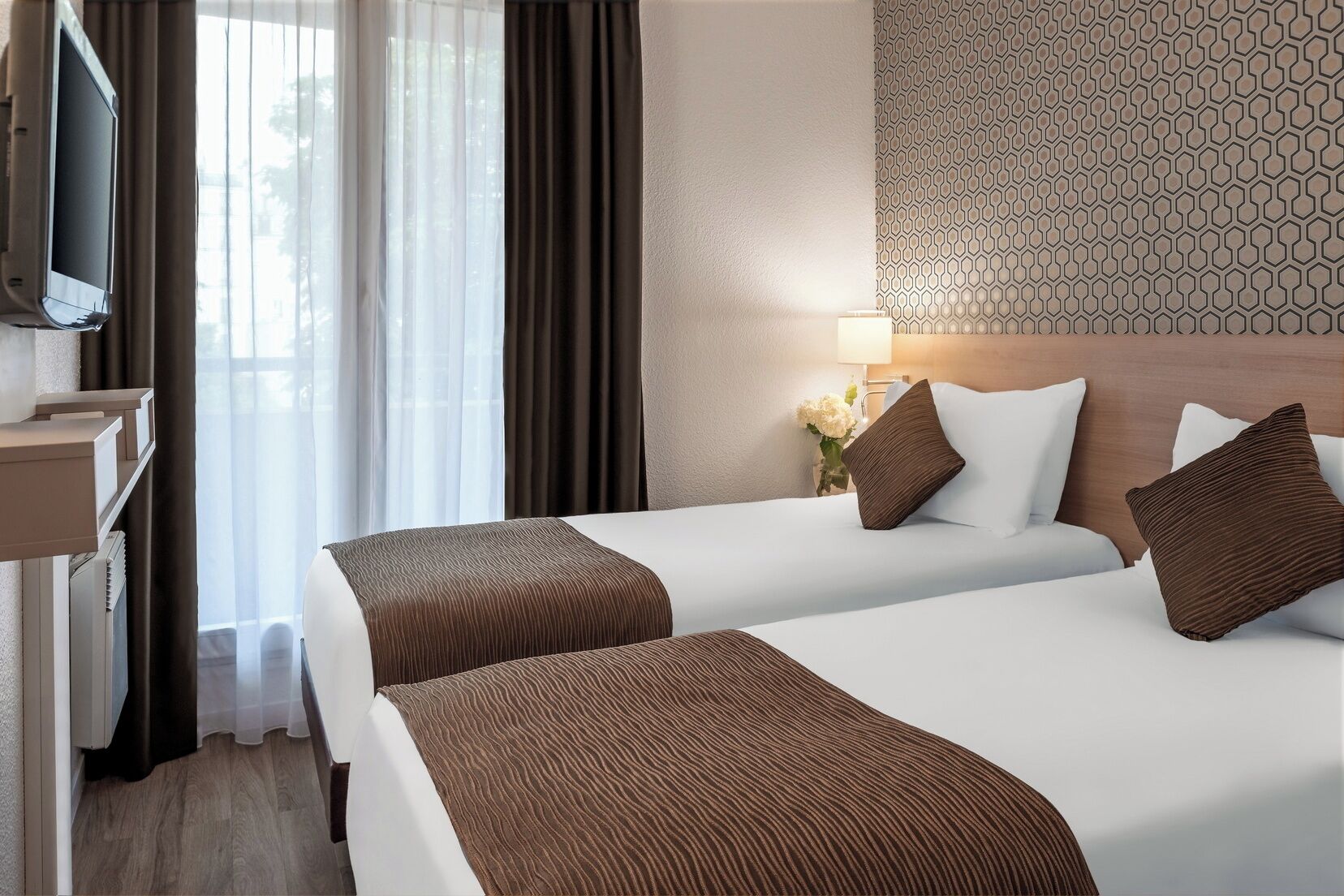 Estudio Deluxe, balcón | Caja fuerte, escritorio, cortinas opacas y sistema de insonorización