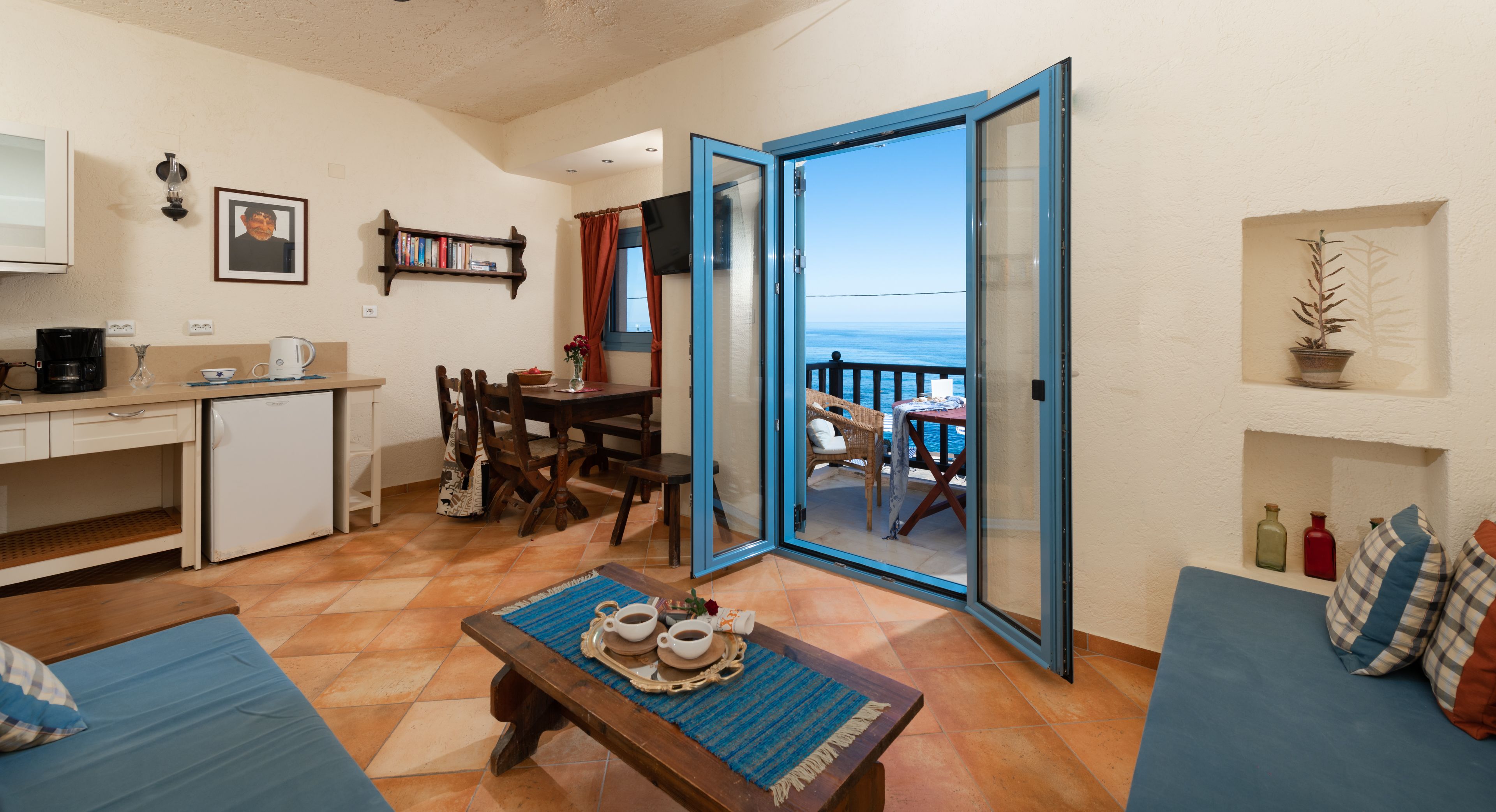 Superior appartement, uitzicht op zee | Woonruimte | Een flatscreentelevisie