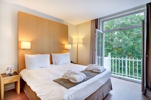 Caja fuerte, escritorio, sistema de insonorización y cunas gratuitas