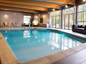 Turkkilainen sauna, vartalohoitoja, kuumakivihierontaa