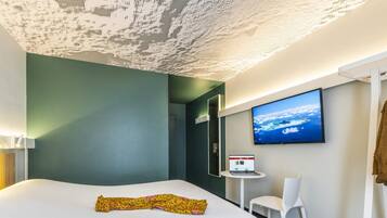 Superior tweepersoonskamer, Meerdere bedden | Individueel gemeubileerd, een bureau, verduisterende gordijnen