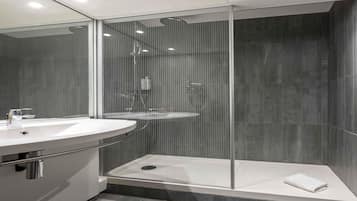Superior Double Room, Multiple Beds | Individually furnished, desk, blackout curtains, soundproofing