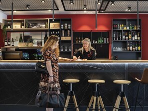 Bar (on property) - ibis Beaune Centre (Beaune)