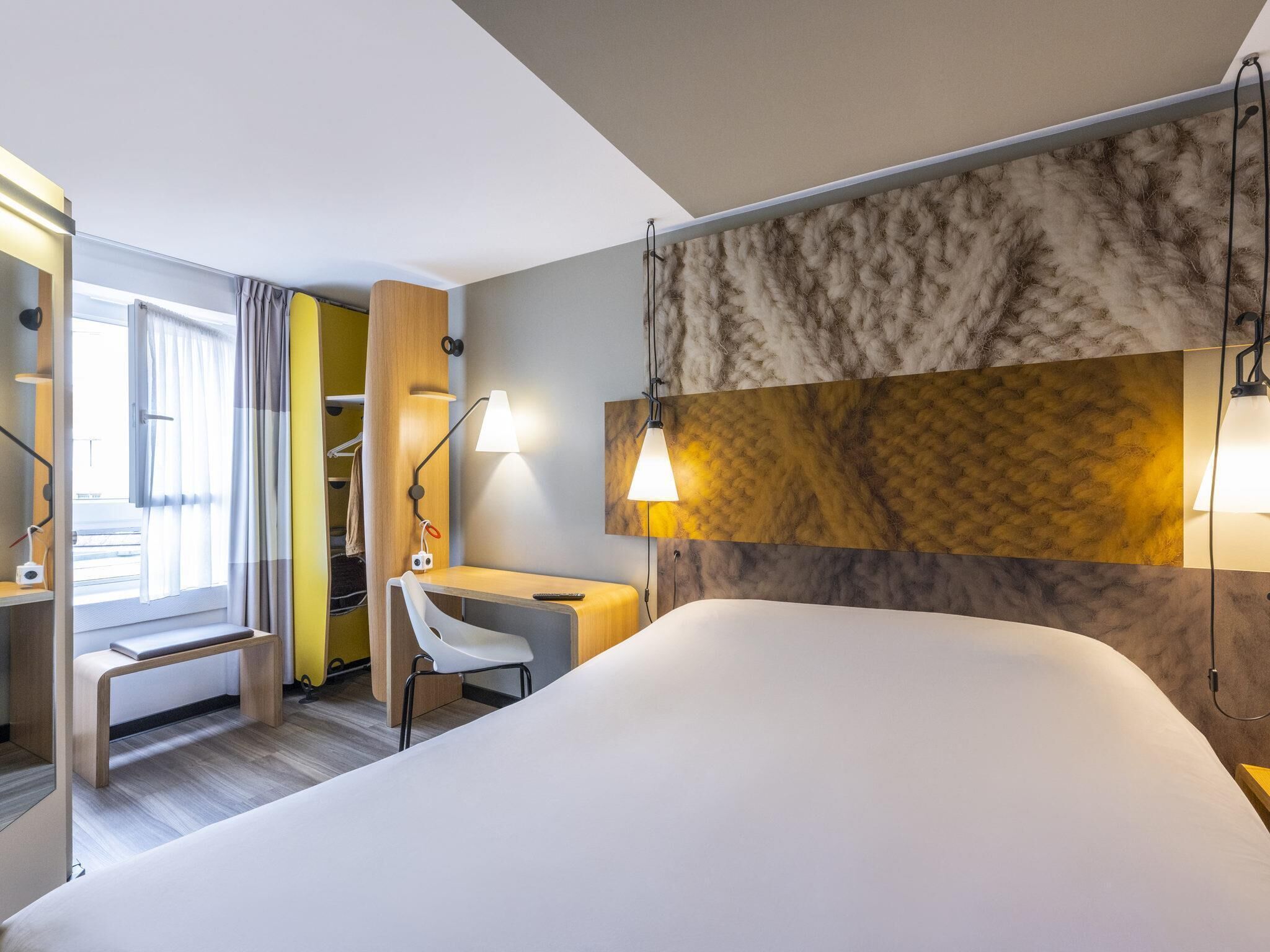 Classic Room, 1 Double Bed | Individually furnished, desk, blackout curtains, soundproofing
