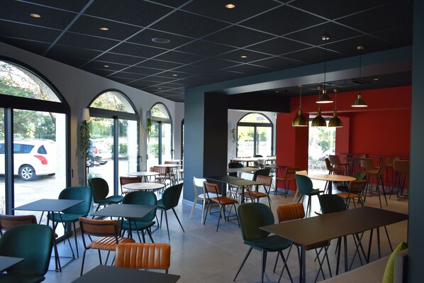 Daily buffet breakfast (EUR 13.9 per person)