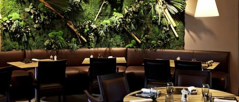 Breakfast, lunch, dinner served; Regional cuisine