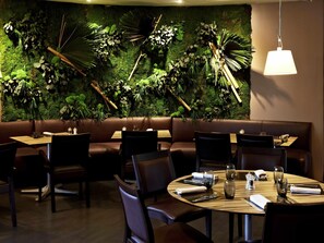 Se sirven desayunos, almuerzos, cenas y cocina regional