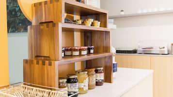 Petit déjeuner buffet servi tous les jours en supplément