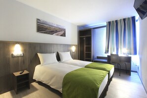 高档床上用品、办公桌、免费 WiFi、床单