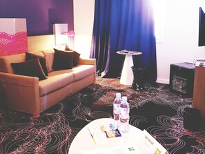 Suite, 2 tweepersoonsbedden | Luxe beddengoed, een bureau, verduisterende gordijnen