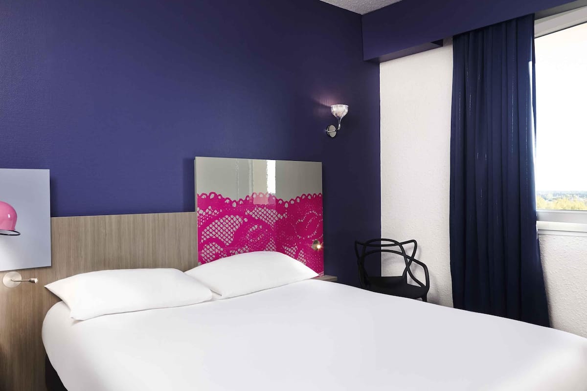 Standard Room, 1 Double Bed | Premium bedding, desk, blackout drapes, soundproofing