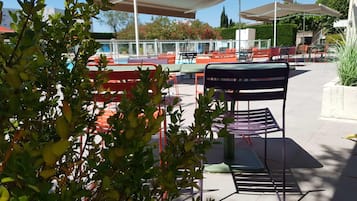 Seasonal outdoor pool, pool umbrellas, sun loungers