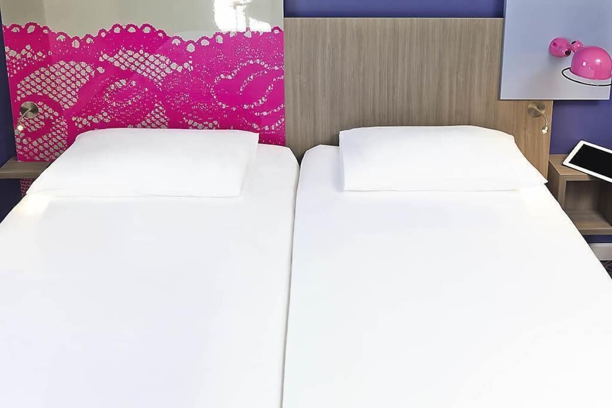 Chambre Standard, 2 lits jumeaux | Literie de qualitĂ©, bureau, rideaux dâobscurcissement