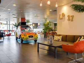 3 restaurants, lunch, dinner served; French cuisine