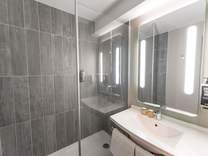 Premium bedding, pillow-top beds, desk, blackout curtains - ibis Paris 17 Clichy-Batignolles (Paris)