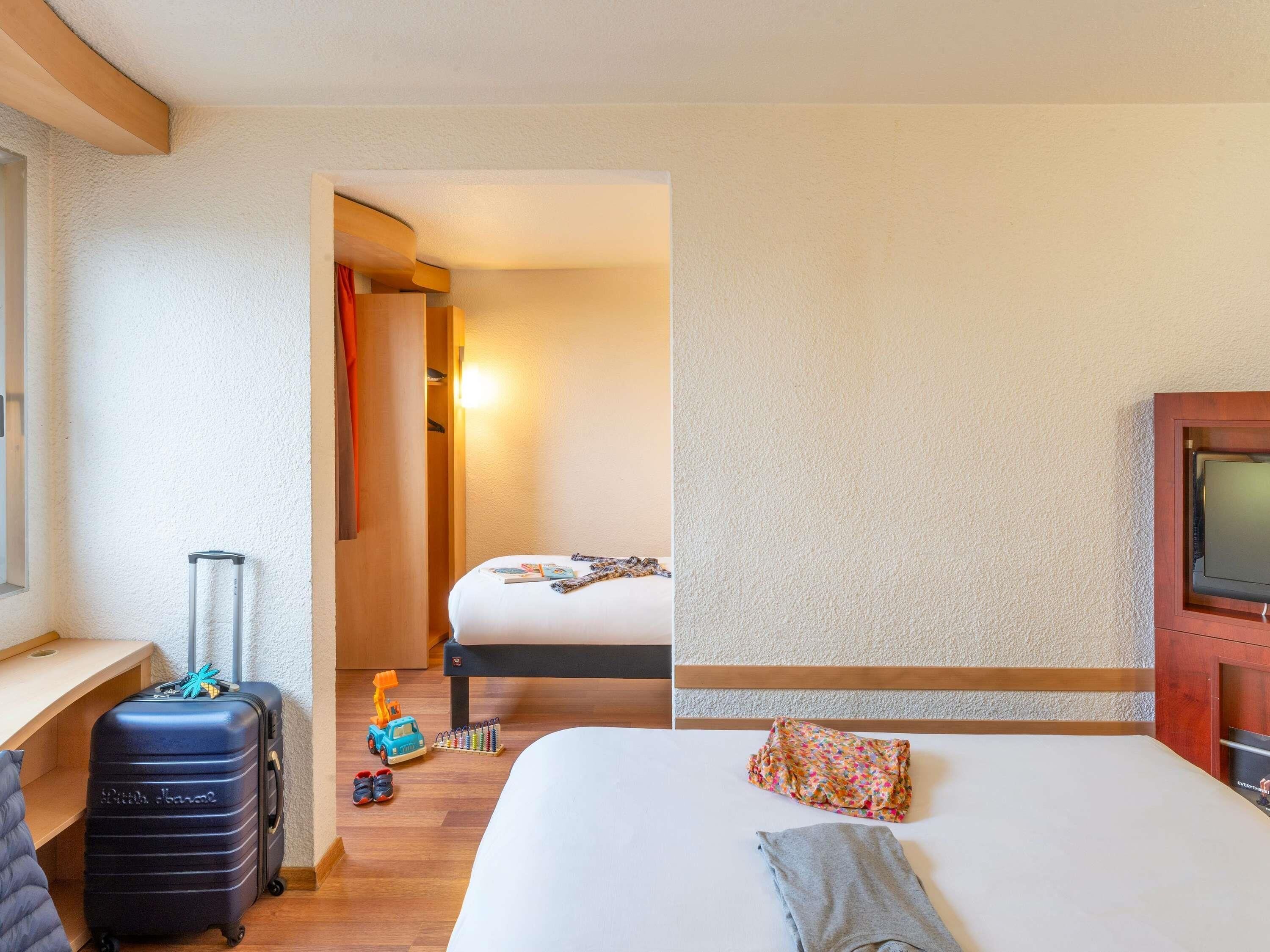 Habitación estándar, varias camas | Ropa de cama de alta calidad y colchones con acolchado adicional