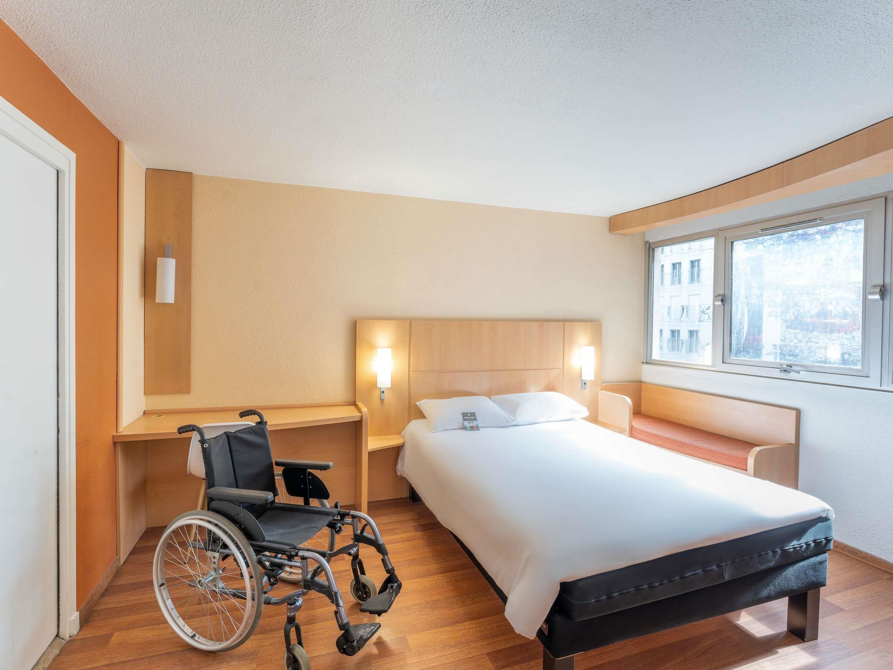 Habitación, 1 cama doble, accesible para personas con discapacidad | Ropa de cama de alta calidad y colchones con acolchado adicional
