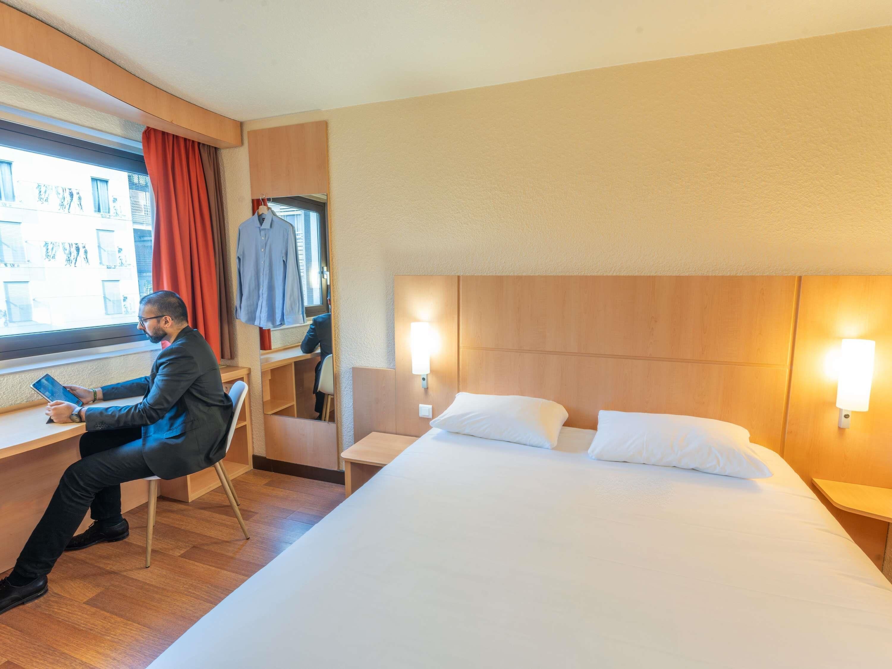 Habitación estándar, 1 cama doble | Ropa de cama de alta calidad y colchones con acolchado adicional