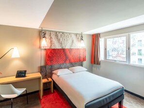 Room, 1 Double Bed, Accessible | Premium bedding, pillowtop beds, desk, blackout drapes
