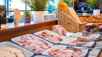 Tägliches Frühstücksbuffet (13.9 EUR pro Person)