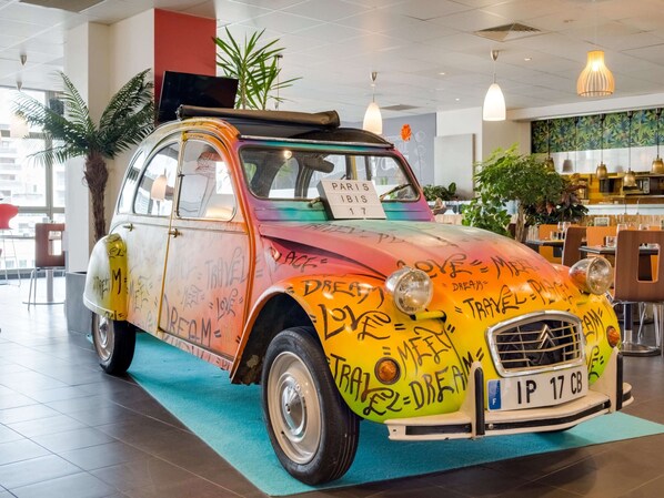 3 か所のレストラン、ランチ、ディナーに営業 (フランス料理)