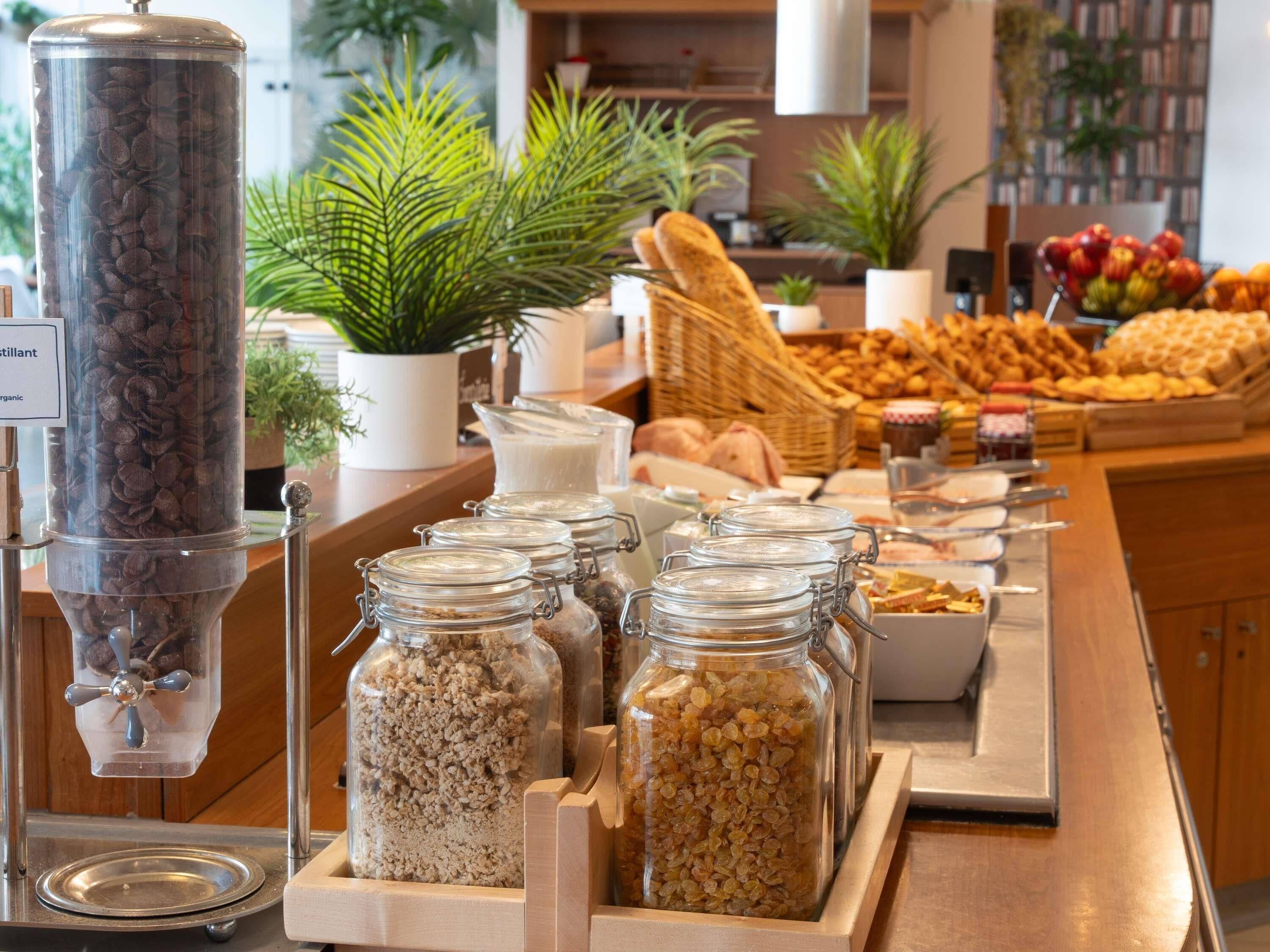 Daily buffet breakfast (EUR 13.9 per person)