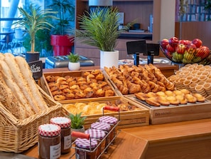 Daily buffet breakfast (EUR 13.9 per person)