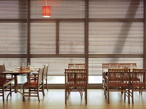 3 restaurantes, se sirven comidas, cenas y cocina francesa