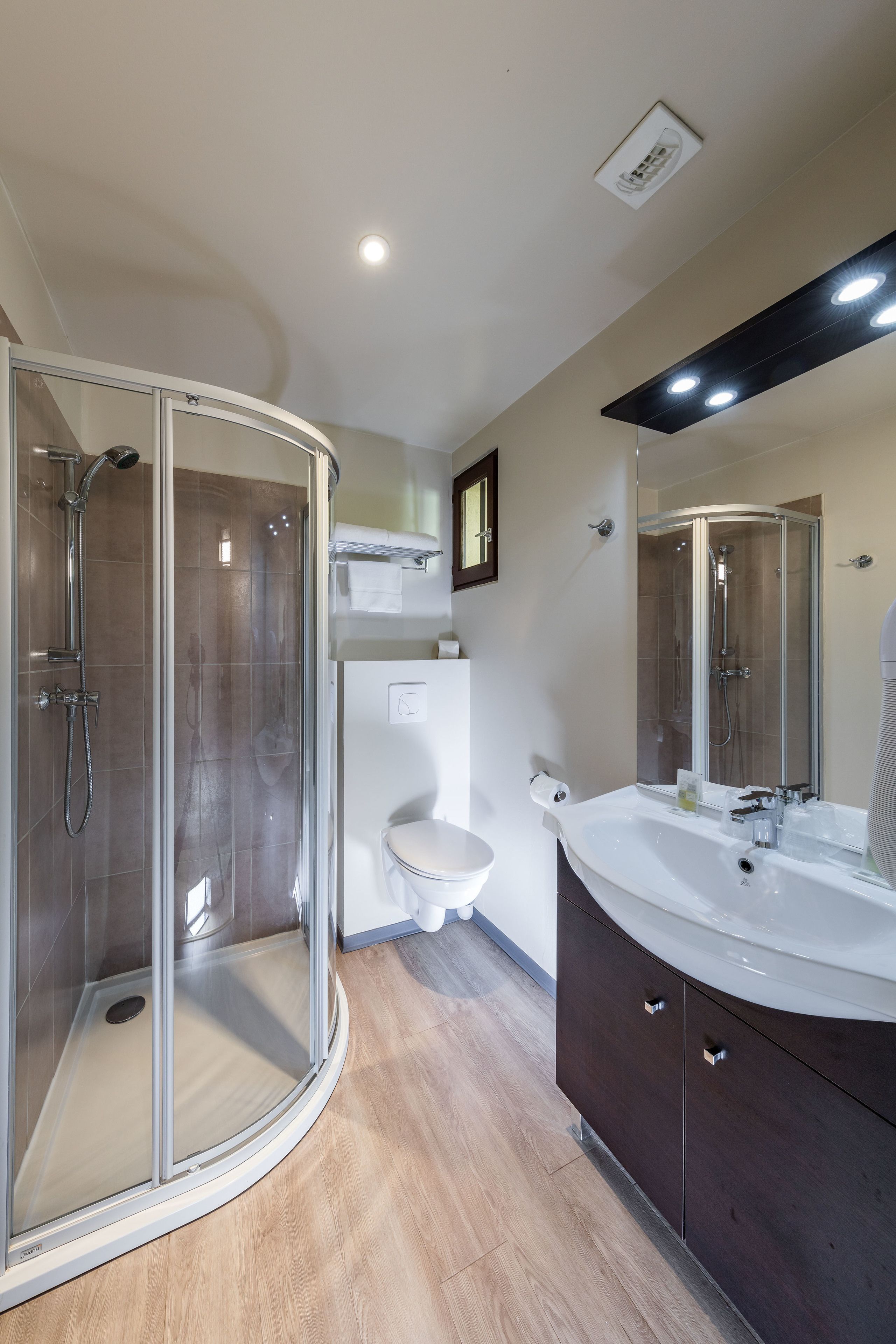 superior single room | bathroom | shower, hair dryer, towels