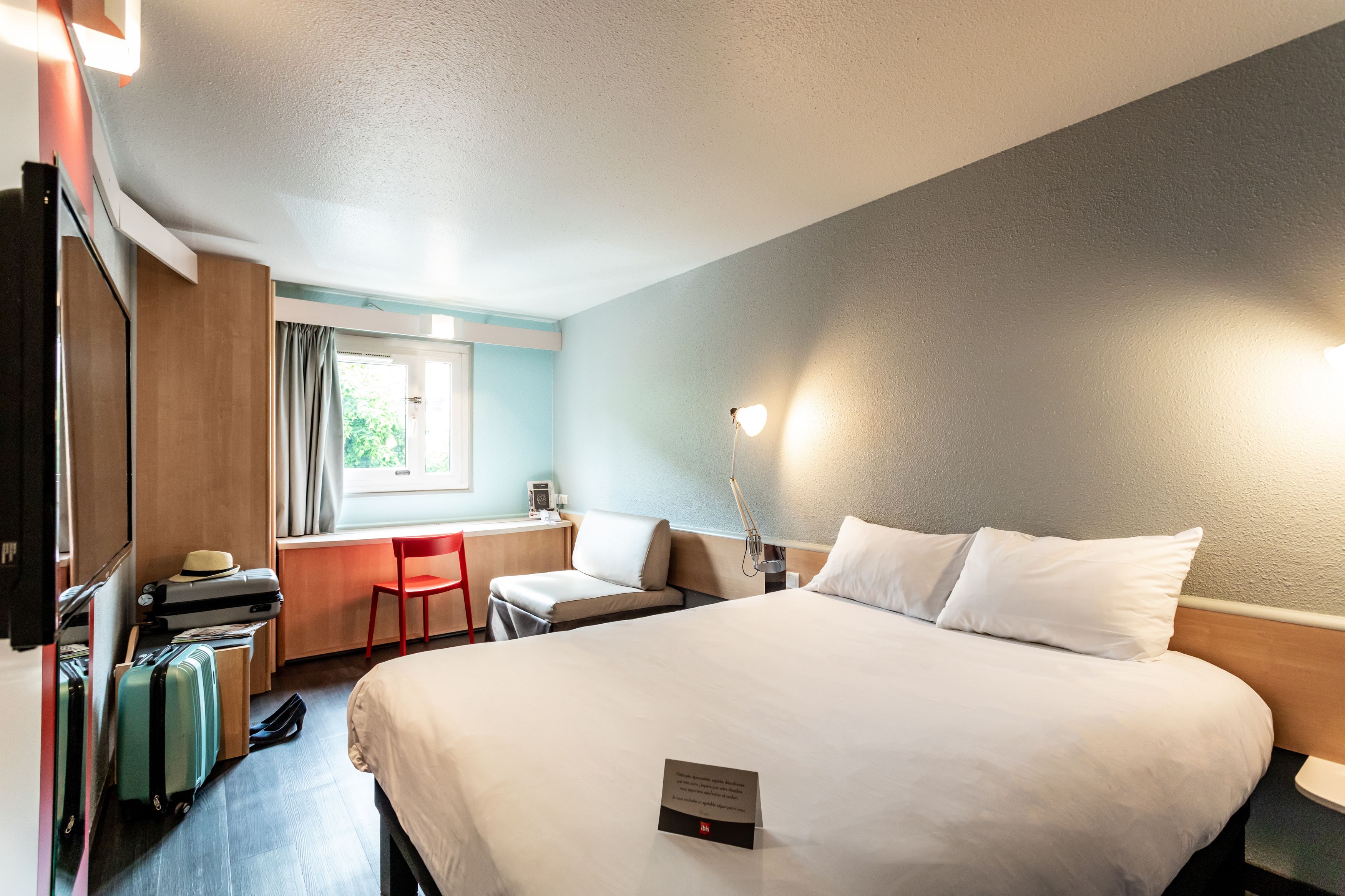 premium bedding, in-room safe, desk, blackout curtains