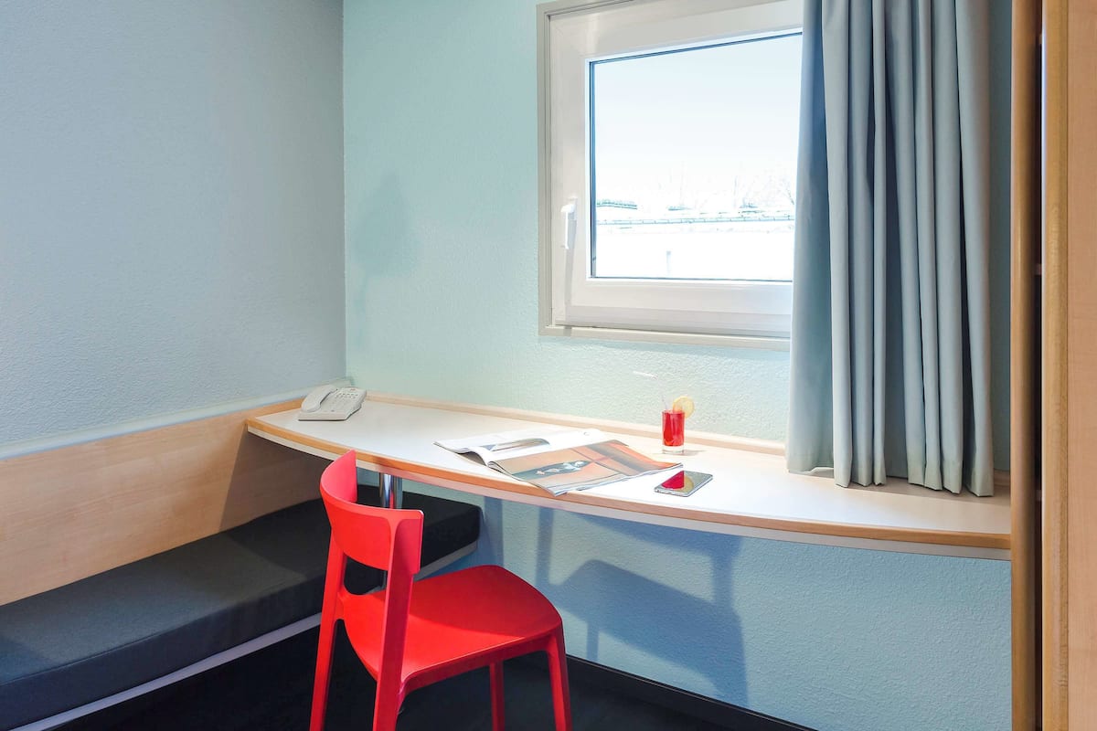 Literie de qualité supérieure, coffres-forts dans les chambres, bureau