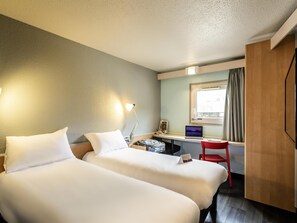 Premium bedding, in-room safe, desk, blackout drapes