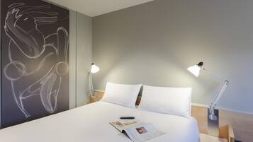 Luxe beddengoed, een kluis op de kamer, een bureau