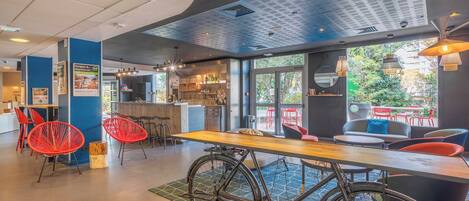 Coin salon dans le hall