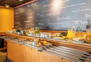 Daily buffet breakfast for a fee