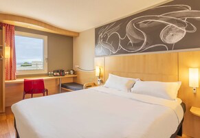 1 habitación, escritorio, sistema de insonorización y cunas gratuitas 