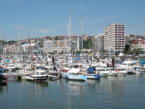 Point of interest - B&B Hotel Boulogne Sur Mer Centre Les Ports (Boulogne-sur-Mer)