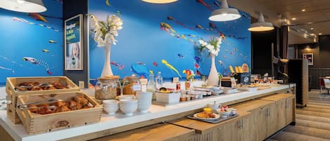 Petit déjeuner buffet servi tous les jours en supplément