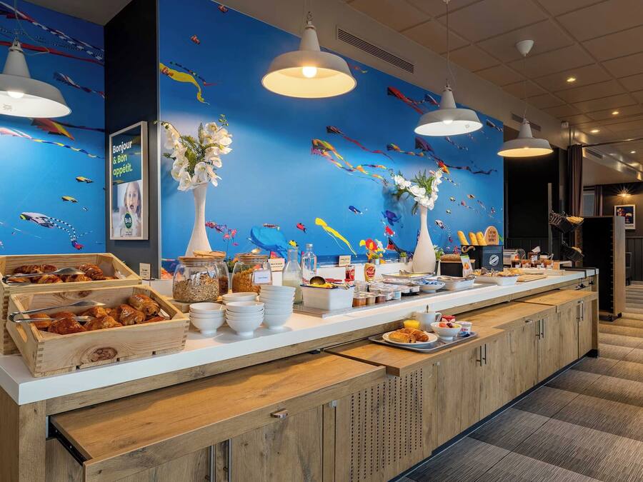 Daily buffet breakfast for a fee