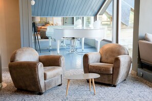 Sala de estar en el lobby