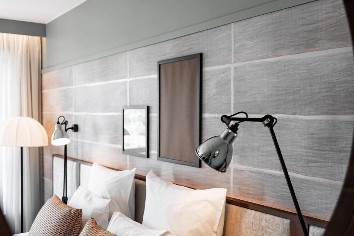 Premium bedding, in-room safe, desk, laptop workspace