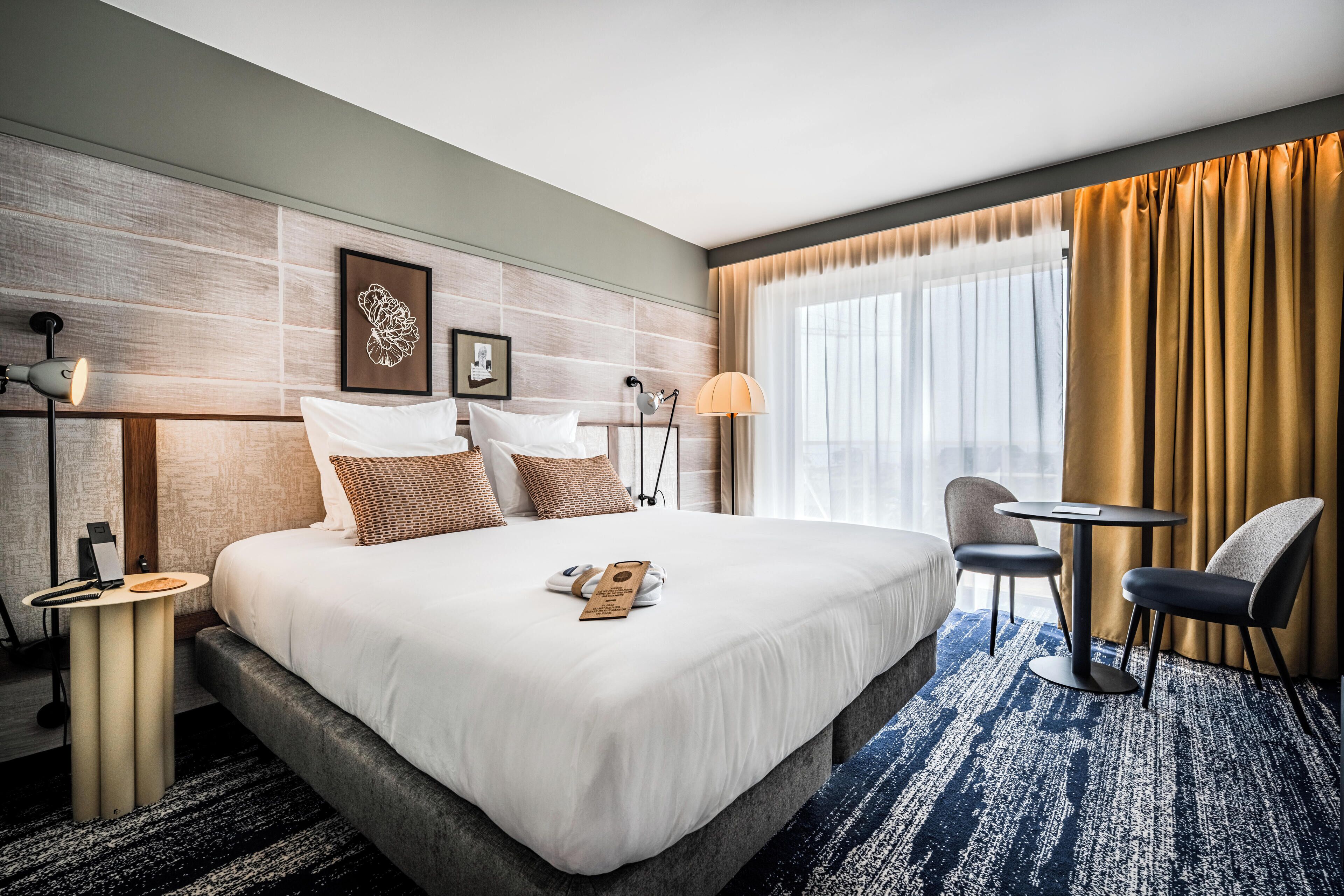 premium bedding, in-room safe, desk, laptop workspace