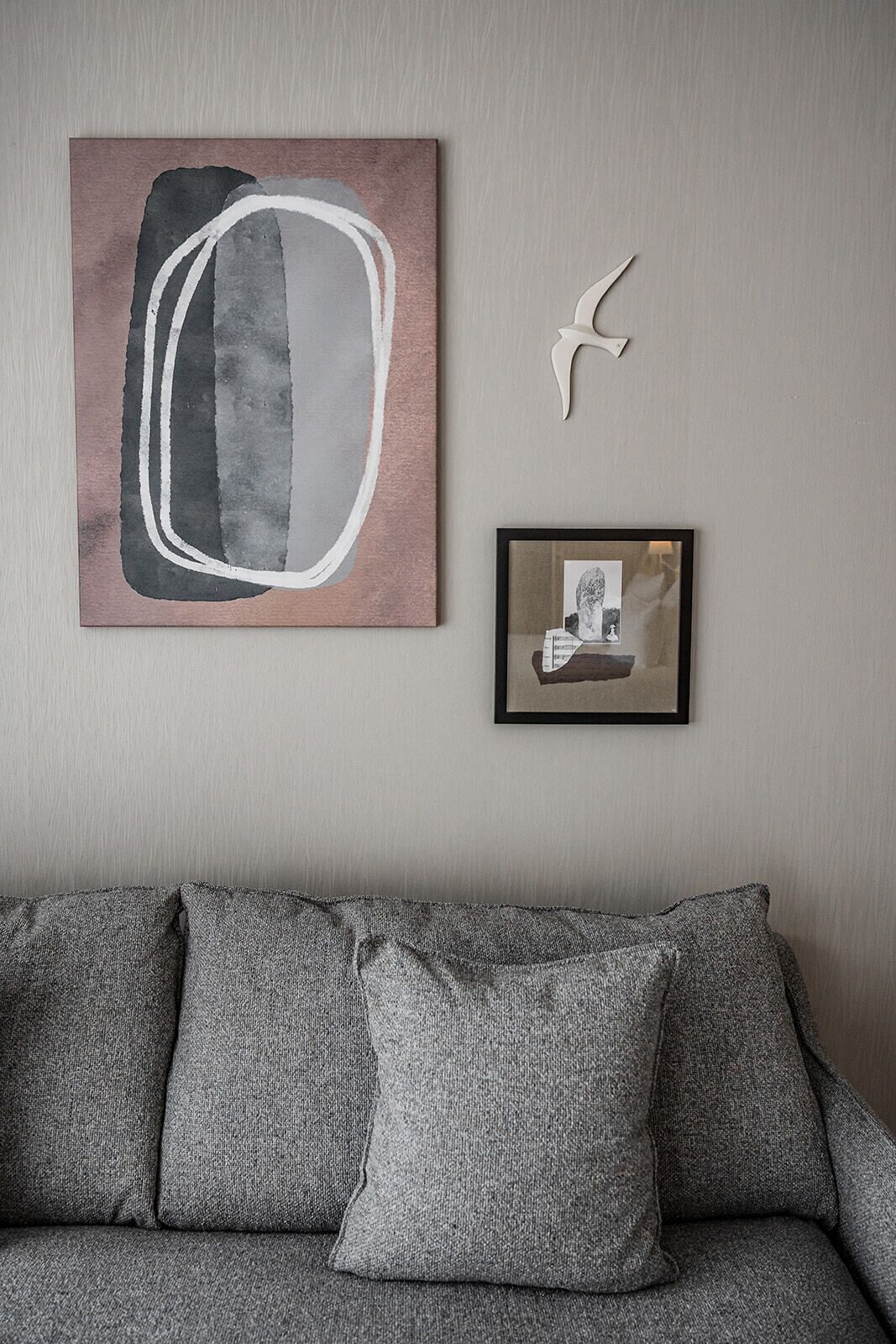 premium bedding, in-room safe, desk, laptop workspace