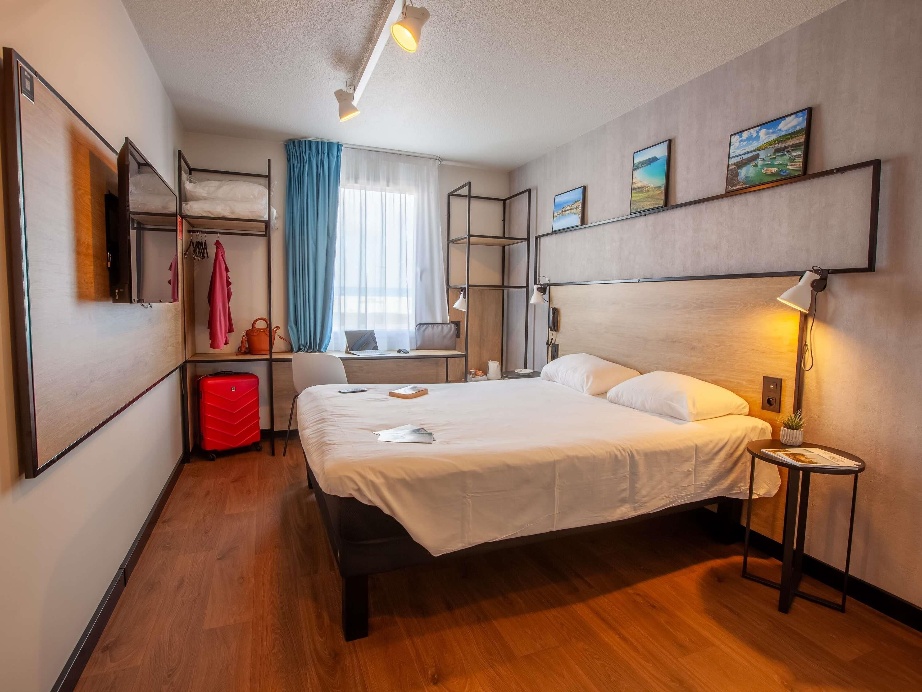 In-room safe, desk, soundproofing, iron/ironing board