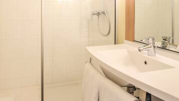 Standard Room, 1 Double Bed | Desk, soundproofing, iron/ironing board, free cribs/infant beds